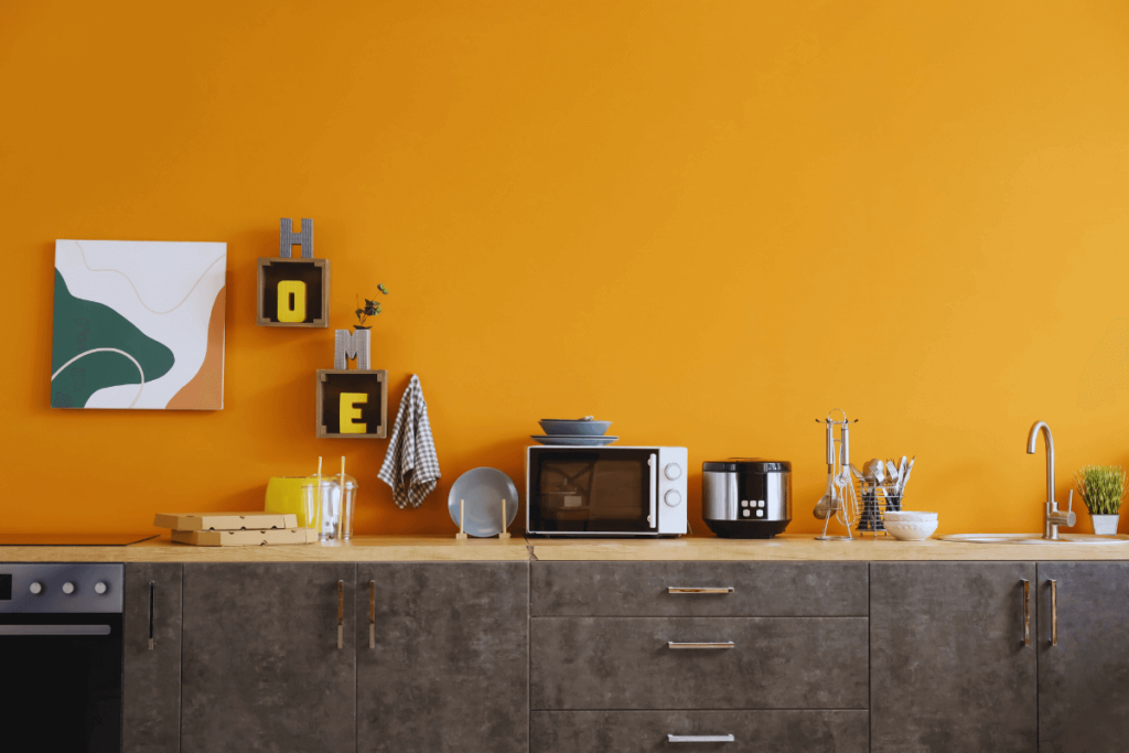 Small-Kitchen-Wall-Decor-Case-Studies-and-Inspiration