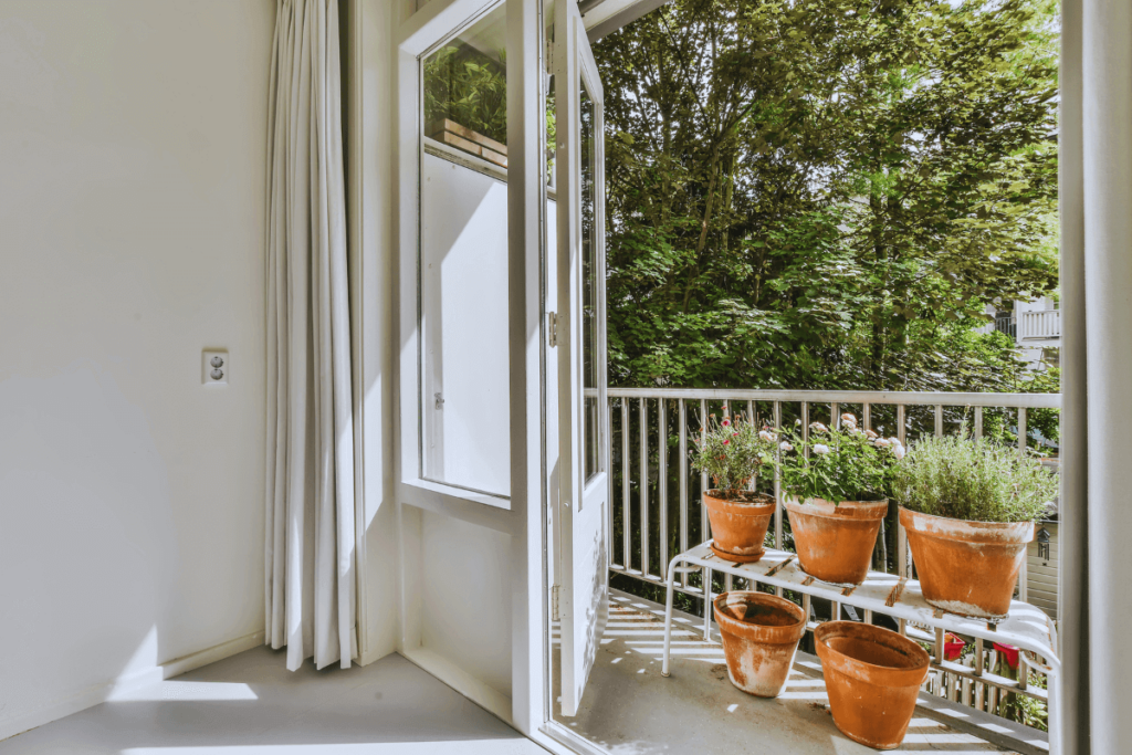 1-Understanding-Your-Balcony's-Microclimate