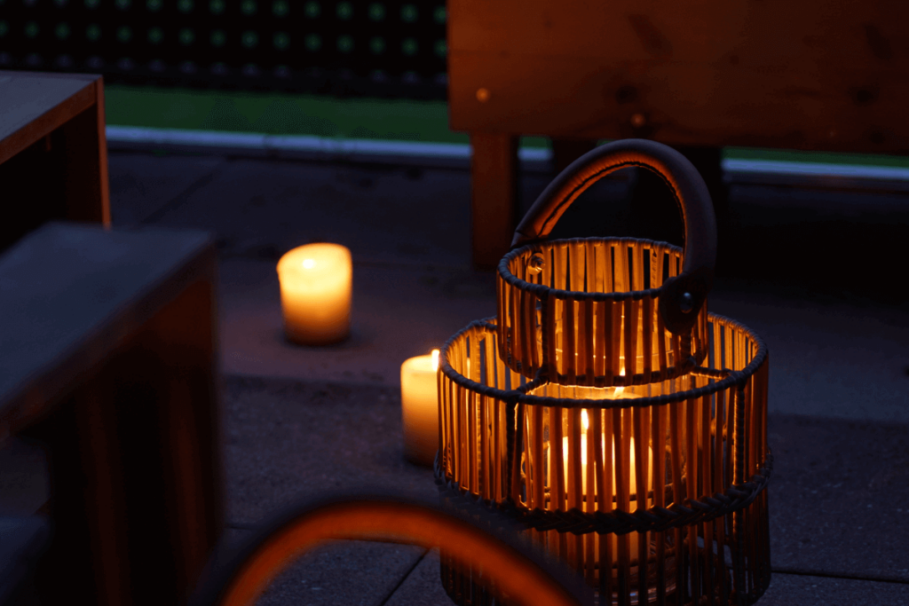 3-Lanterns-and-Candlelight