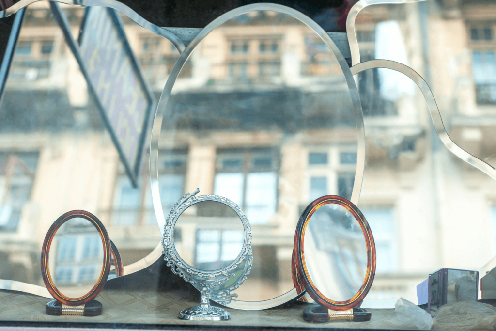 Customizing-Mirror-Shapes-and-Sizes