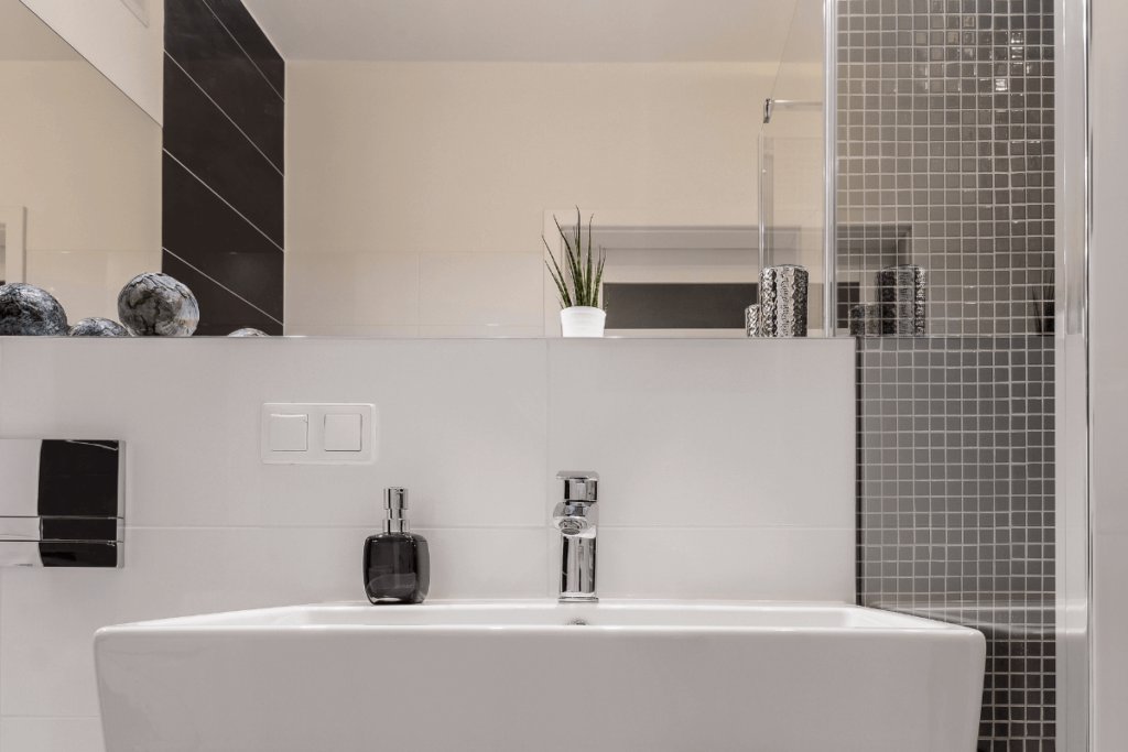 Incorporating-Mirrors-with-Storage