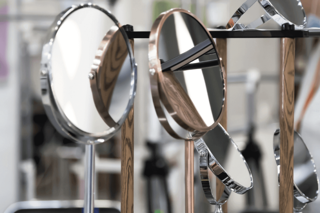 Layering-Mirrors-for-Visual-Depth