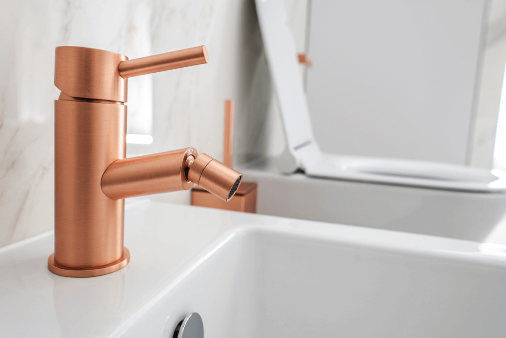 Smart-Toilets-with-Advanced-Features