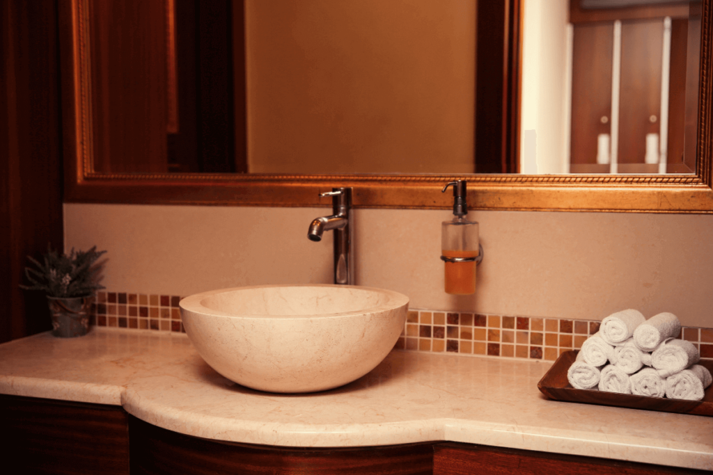 Stylish-Mirrors-with-Decorative-Frames